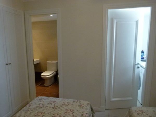 Lujoso departamento en edificio de categoría en 1º fila.